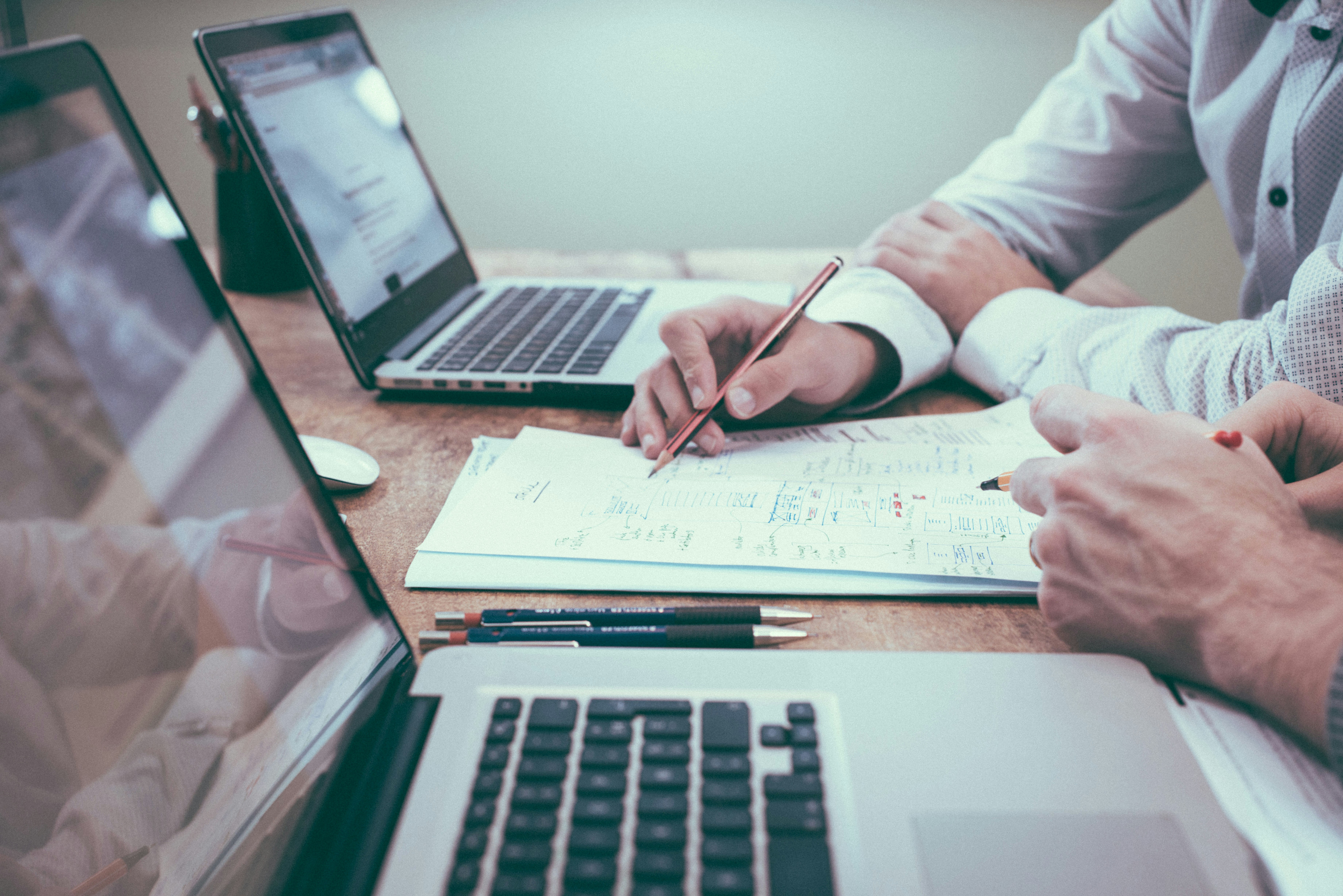Finance consultancy overleg